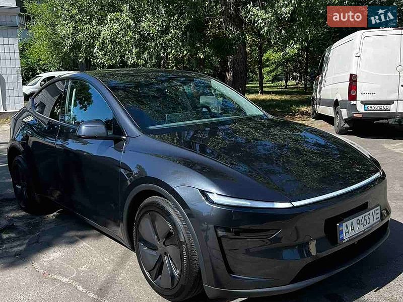 Внедорожник / Кроссовер Tesla Model Y 2025 в Киеве