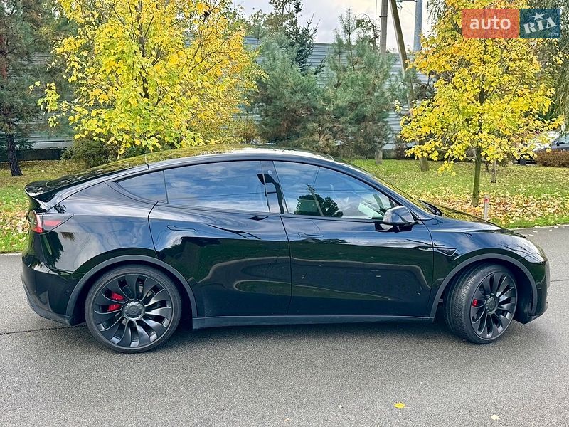 Внедорожник / Кроссовер Tesla Model Y 2022 в Киеве