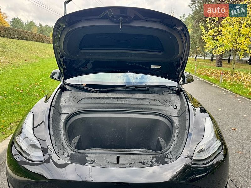 Внедорожник / Кроссовер Tesla Model Y 2022 в Киеве