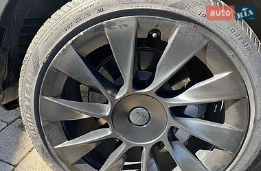 Внедорожник / Кроссовер Tesla Model Y 2022 в Дрогобыче