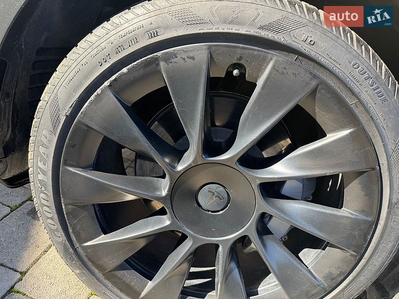 Внедорожник / Кроссовер Tesla Model Y 2022 в Дрогобыче