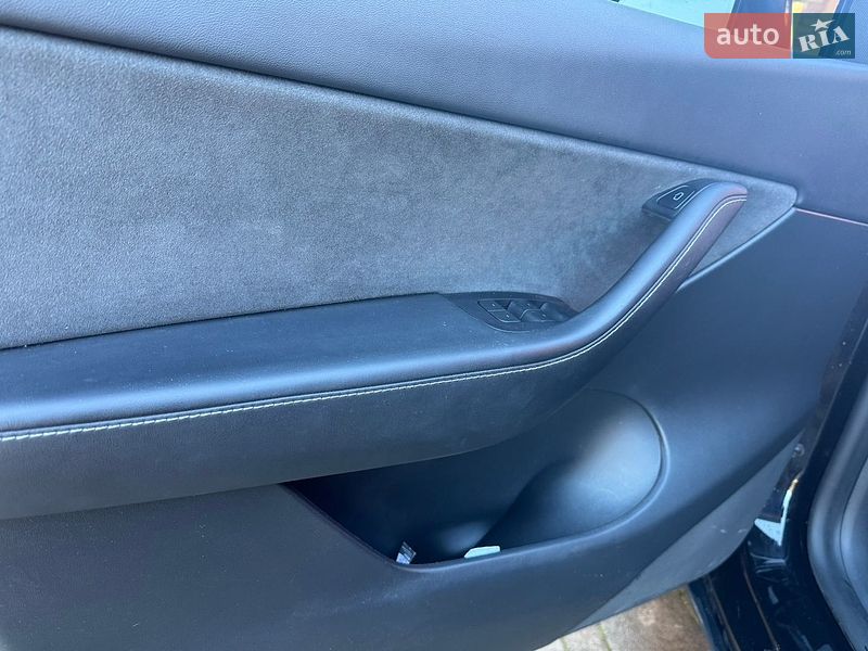 Внедорожник / Кроссовер Tesla Model Y 2022 в Дрогобыче