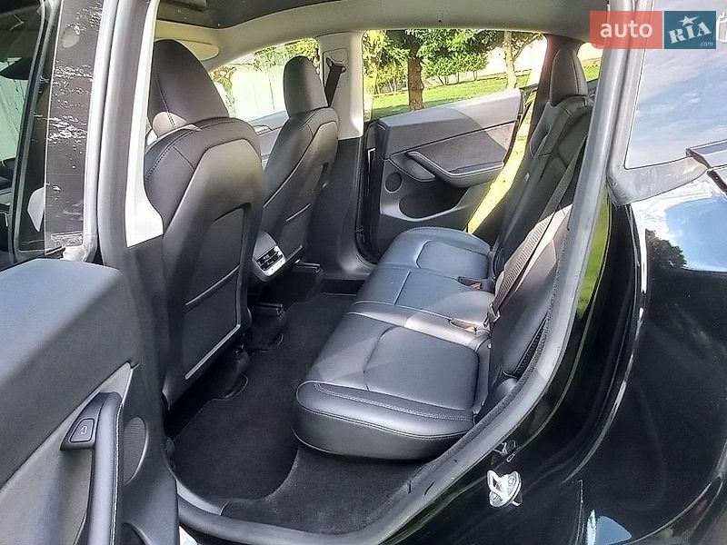 Позашляховик / Кросовер Tesla Model Y 2023 в Острозі