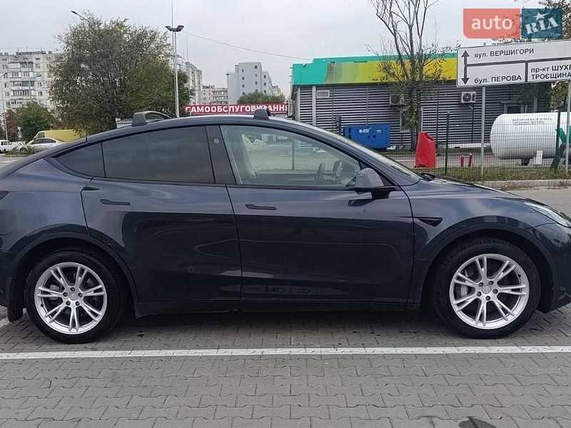 Внедорожник / Кроссовер Tesla Model Y 2024 в Киеве