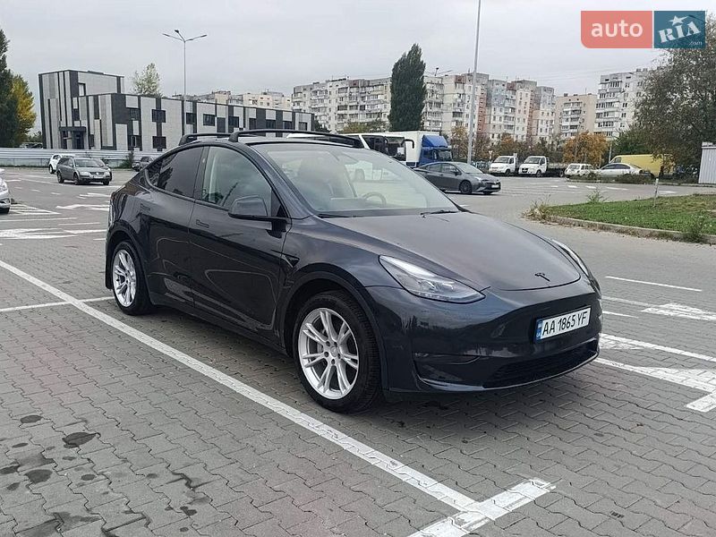 Внедорожник / Кроссовер Tesla Model Y 2024 в Киеве