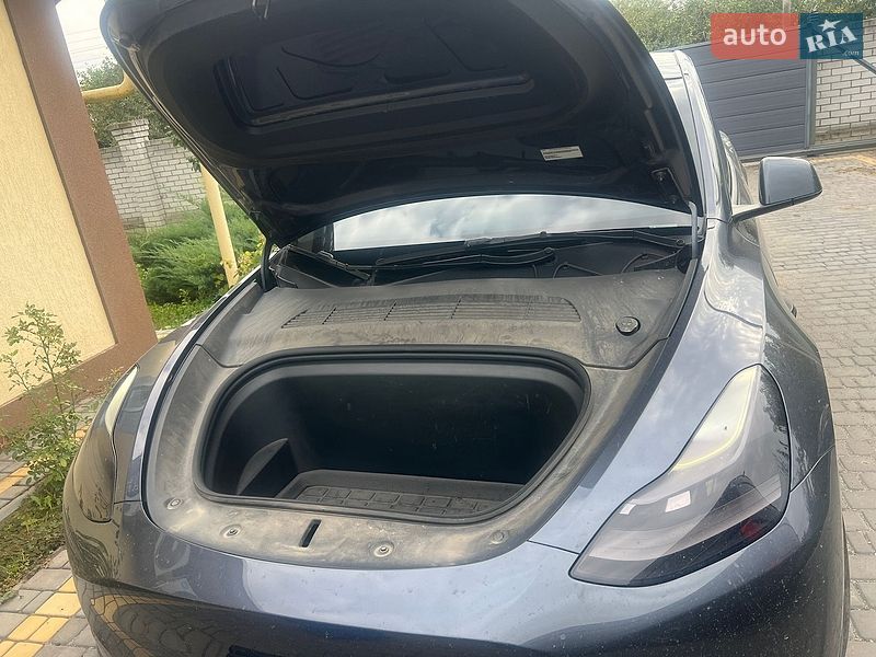 Позашляховик / Кросовер Tesla Model Y 2023 в Дніпрі