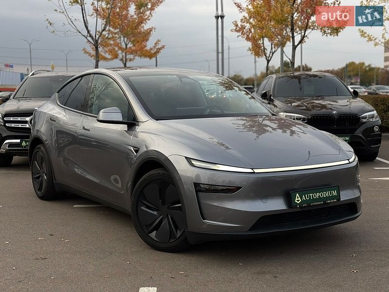 Tesla Model Y 2025