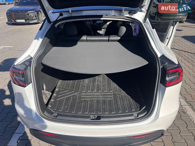 Внедорожник / Кроссовер Tesla Model Y 2023 в Яремче