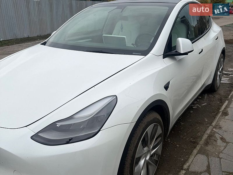 Tesla Model Y 2023