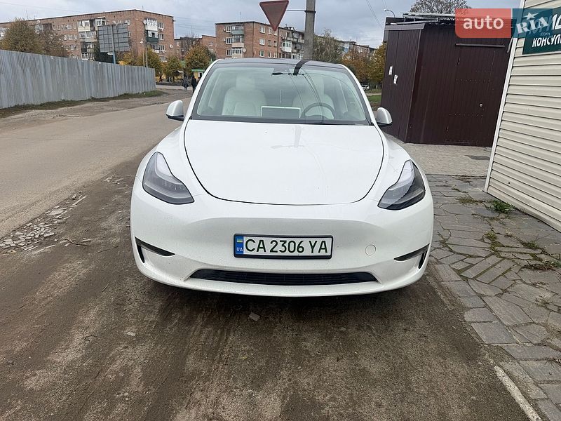 Позашляховик / Кросовер Tesla Model Y 2023 в Звенигородці