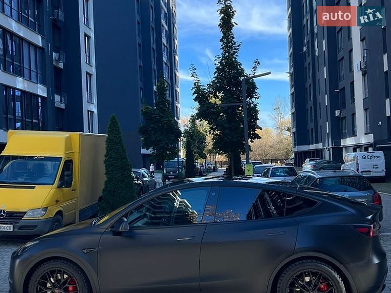 Внедорожник / Кроссовер Tesla Model Y 2021 в Ивано-Франковске