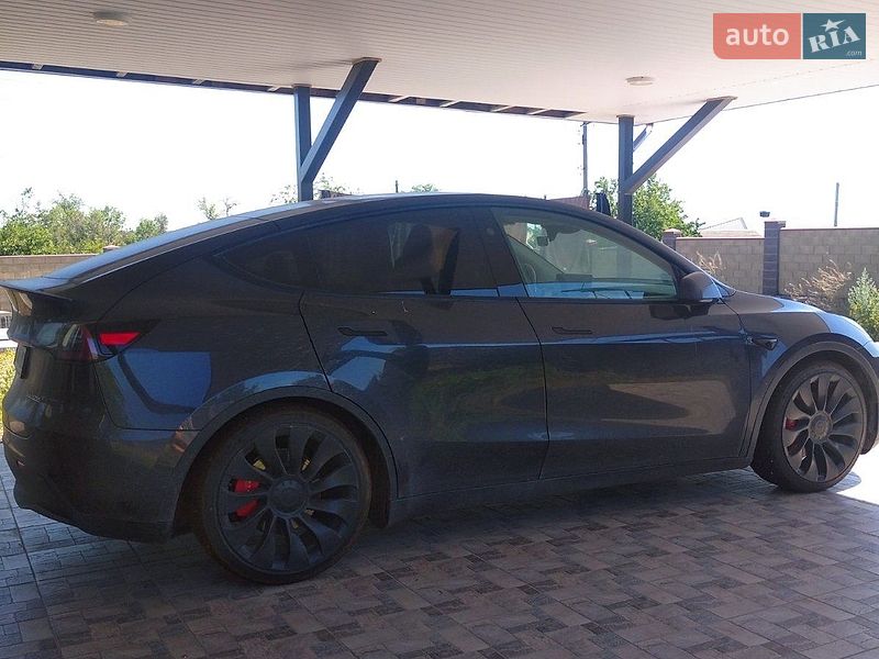 Позашляховик / Кросовер Tesla Model Y 2024 в Дніпрі