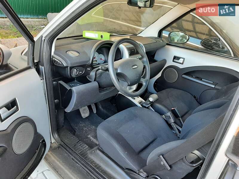 Седан Think Global City 2009 в Жовкве