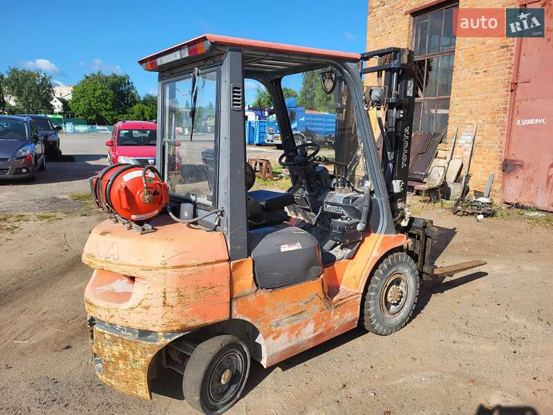 Вилочный погрузчик Toyota 02-2FG25 2005 в Виннице