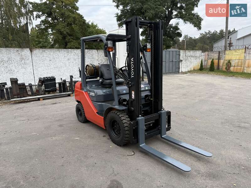 Вилочний навантажувач Toyota 02-2FG25 2015 в Києві