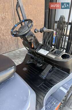 Вилочный погрузчик Toyota 02-5FD15 2008 в 