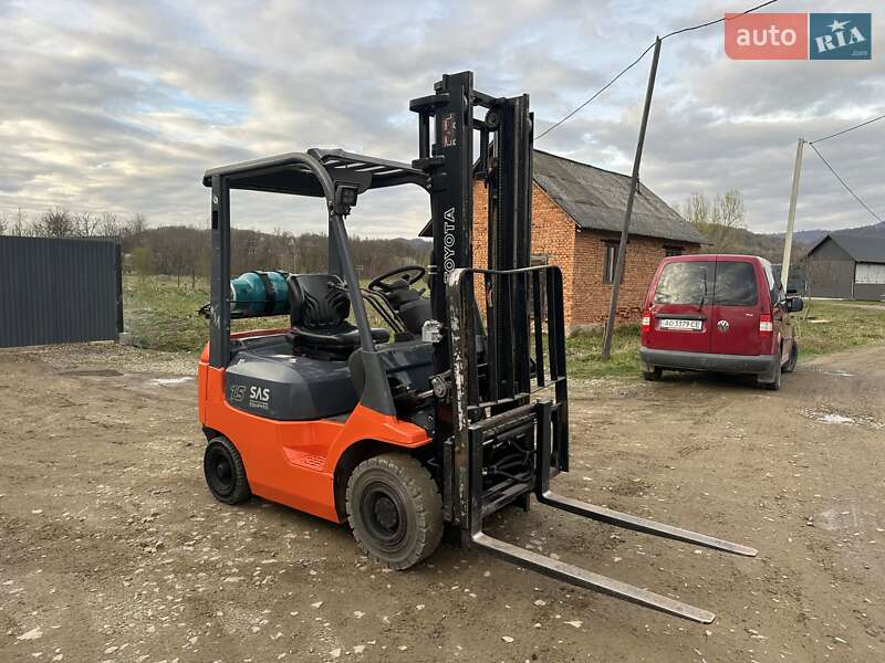 Вилочний навантажувач Toyota 02-7-FGF-15 2006 в Тячеві