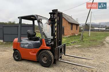 Вилочный погрузчик Toyota 02-7FDF25 2004 в Тячеве