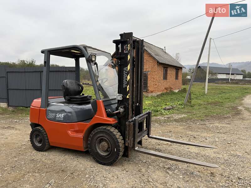 Toyota 02-7FDF25 2004 Toyota 02-7FDF25 2004