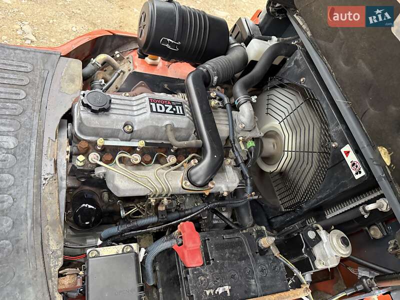 Вилочний навантажувач Toyota 02-7FDF25 2004 в Тячеві
