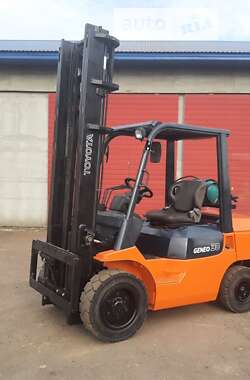 Вилочный погрузчик Toyota 02-7FGF30 2002 в 