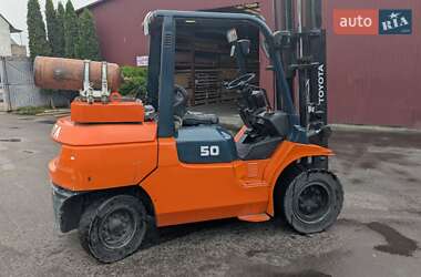 Вилочный погрузчик Toyota 02-7FGK40 2009 в Ровно