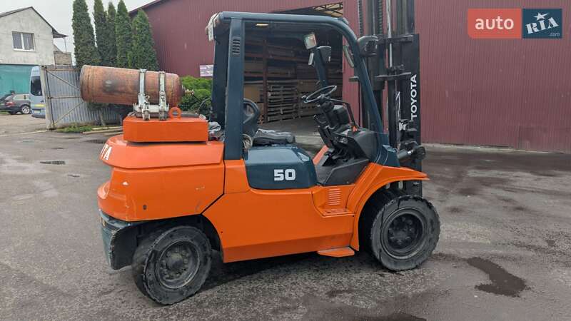 Вилочный погрузчик Toyota 02-7FGK40 2009 в 