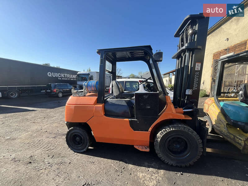 Вилочный погрузчик Toyota 02-7FGK40 2001 в Тячеве фото 5 Вилочный погрузчик Toyota 02-7FGK40 2001 в Тячеве