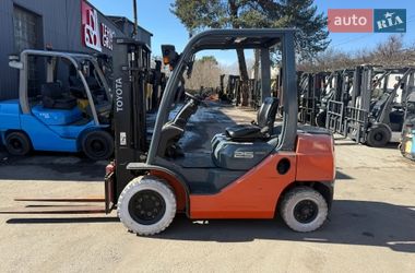 Вилочный погрузчик Toyota 02-8FDF 2013 в Киеве