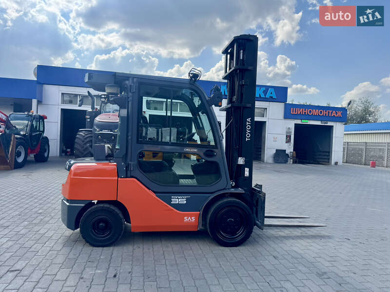 Вилочний навантажувач Toyota 02-8FDJF35 2016 в Радомишлі