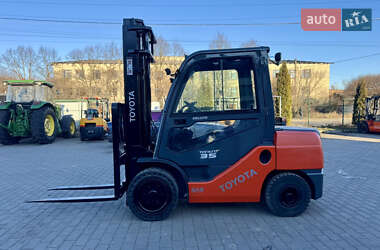 Вилочний навантажувач Toyota 02-8FDJF35 2016 в Радомишлі