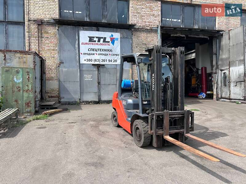 Вилочний навантажувач Toyota 02-8FG25 2010 в Києві