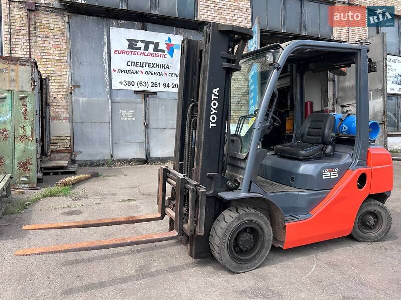 Вилочний навантажувач Toyota 02-8FG25 2010 в Києві