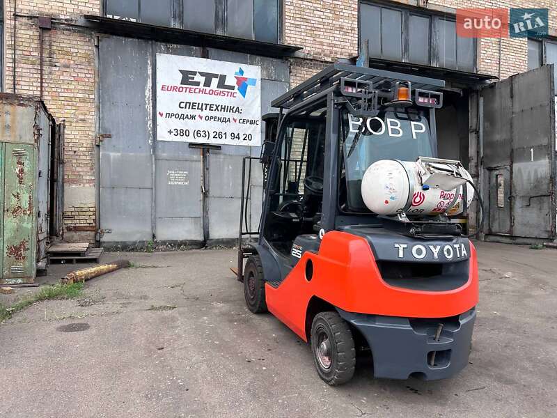 Вилочный погрузчик Toyota 02-8FG25 2015 в Киеве фото 8 Вилочный погрузчик Toyota 02-8FG25 2015 в Киеве