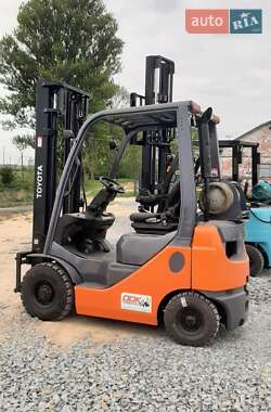 Вилочный погрузчик Toyota 02-8FGF15 2011 в 