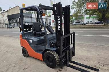 Вилочный погрузчик Toyota 02-8FGF15 2013 в Одессе