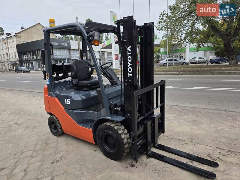 Вилочный погрузчик Toyota 02-8FGF15 2013 в 