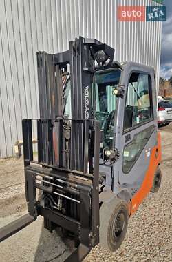 Вилочний навантажувач Toyota 02-8FGF18 2016 в Києві