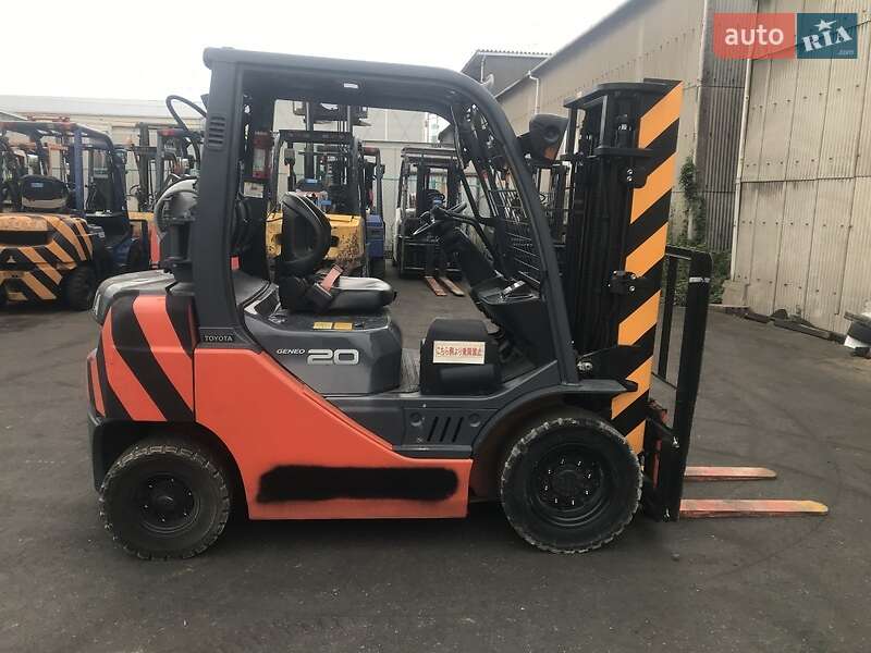 Вилочный погрузчик Toyota 02-8FGF20 2012 в Киеве