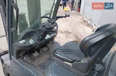 Вилочный погрузчик Toyota 02-8FGF25 2013 в 