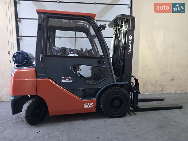 Вилочний навантажувач Toyota 02-8FGF25 2017 в Києві