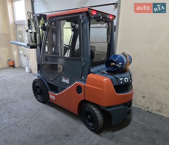Вилочний навантажувач Toyota 02-8FGF25 2017 в Києві