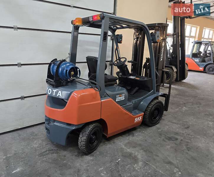 Вилочний навантажувач Toyota 02-8FGF25 2015 в Києві