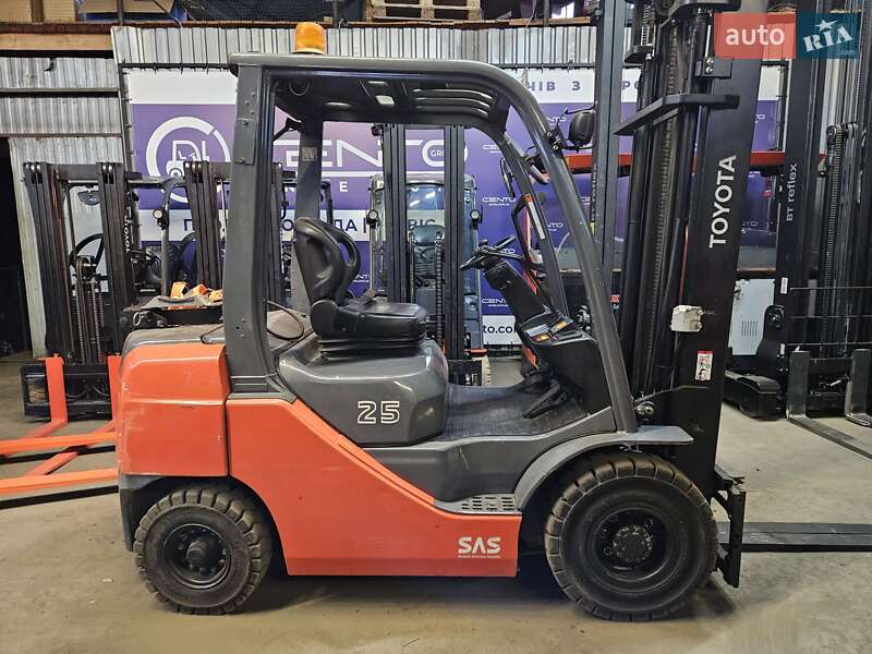 Toyota 02-8FGF25 2014