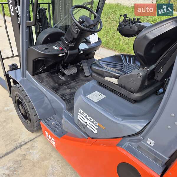 Вилочний навантажувач Toyota 02-8FGF25 2017 в Пустомитах