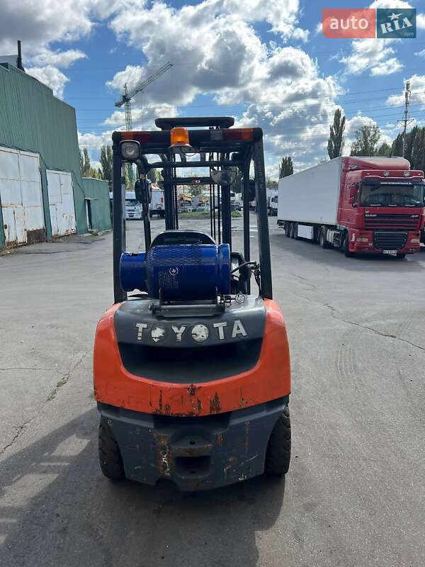 Вилочный погрузчик Toyota 02-8FGF25 2019 в Киеве