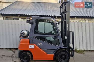 Вилочний навантажувач Toyota 02-8FGF25 2016 в Києві
