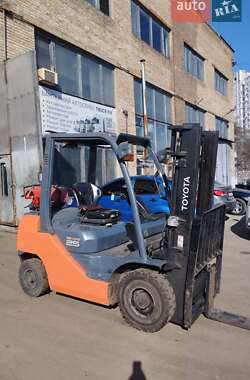 Вилочный погрузчик Toyota 02-8FGF25 2018 в Киеве