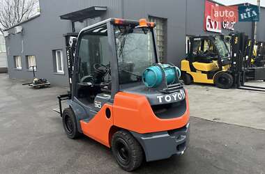 Вилочний навантажувач Toyota 02-8FGF30 2017 в 