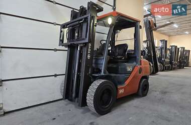 Вилочный погрузчик Toyota 02-8FGF30 2020 в 